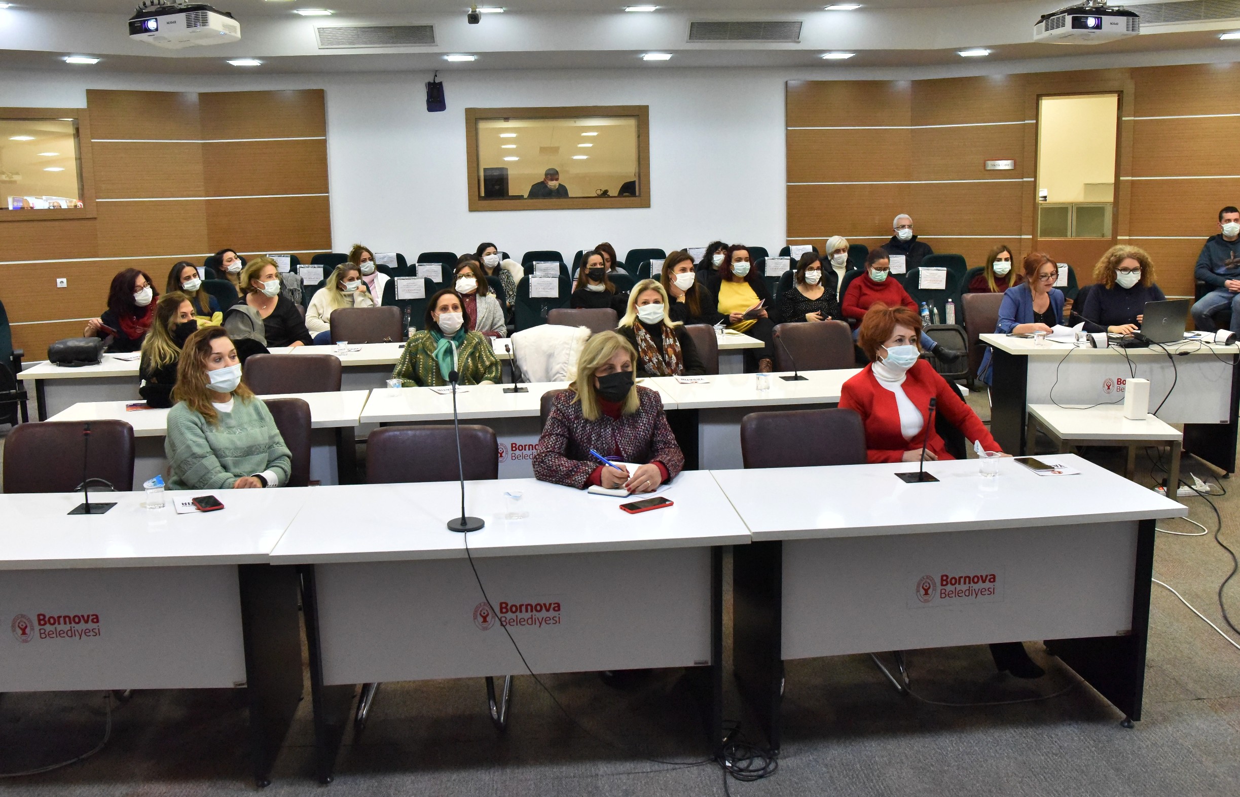 Bornova Belediyesi,  ‘İstanbul Sözleşmesi Yaşatır’ başlıklı toplantı düzenledi