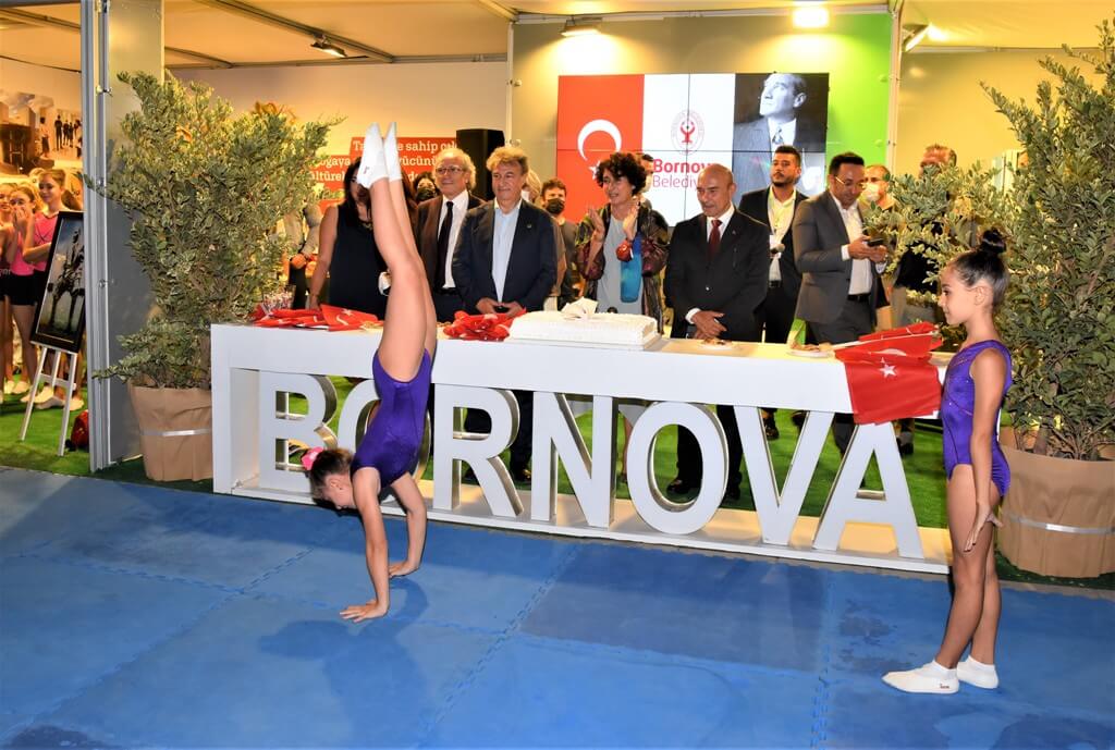 90. İzmir Enternasyonal Fuarı’nda yer alan Bornova Belediyesi standı, birbirinden renkli etkinliklerle ziyaretçilerin ilgisi odağı oldu