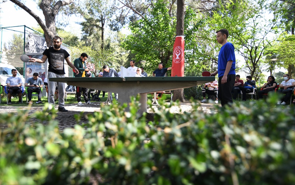 Bornova Belediyesi’nin ‘’19 Mayıs Atatürk’ü Anma, Gençlik ve Spor Bayramı’’ etkinlikleri kapsamında düzenlediği  masa tenisi turnuvası Büyükpark’ta başladı.