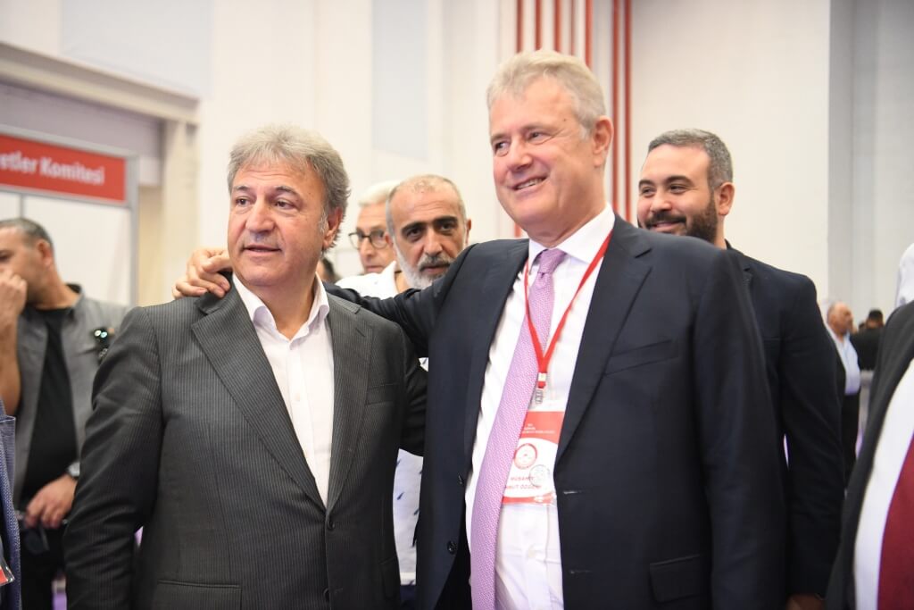 Başkan İduğ, üyesi olduğu ve 23 yıl boyunca çeşitli kademelerinde görev aldığı İzmir Ticaret Odası’nın Fuar İzmir’de başlayan seçimlerini ziyaret etti.