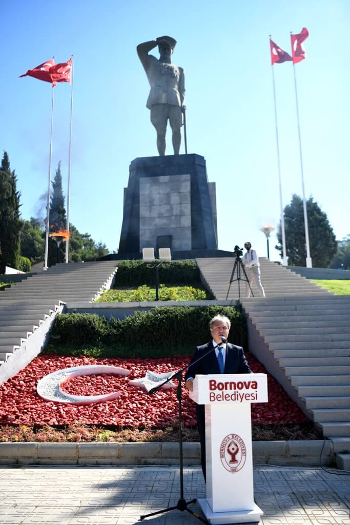 9 Eylül ruhu İzmir’in kurtuluşunun 100’üncü yılında Bornova’da düzenlenen törenlerle yeniden yaşandı.