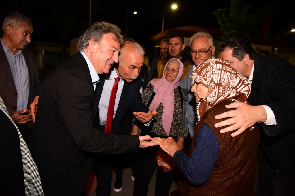 Bornova Belediye Başkanı Dr. Mustafa İduğ, Altındağ Kandere Parkı’nda İzmir Büyükşehir Belediyesi’nin düzenlediği iftar yemeği ve eğlencesinde vatandaşlarla buluştu.