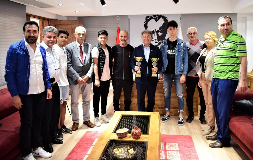 Kanderespor U18 Futbol Takımı Bornova’yı Türkiye Şampiyonası’nda temsil edecek.