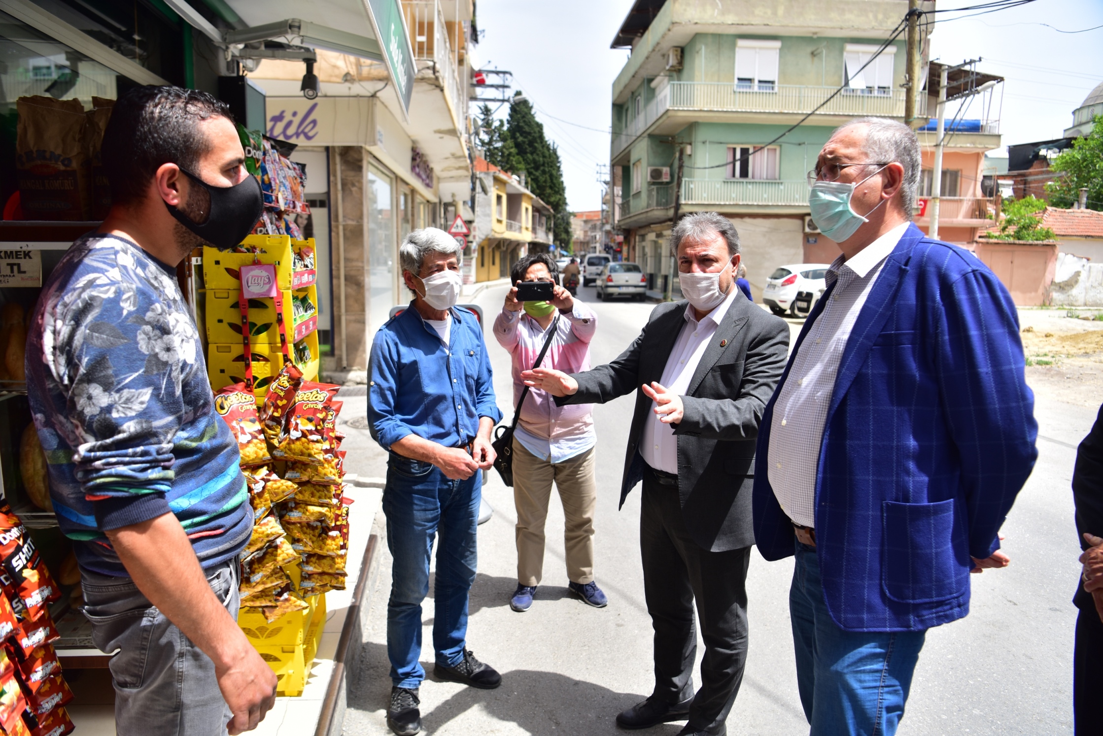 Başkan İduğ ve İzmir Milletvekili Atila Sertel Çamdibi esnafını ziyaret etti.